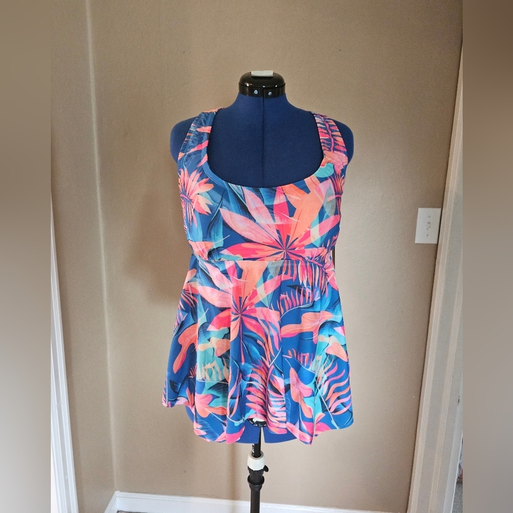 NWT Swimsuit Tankini Top